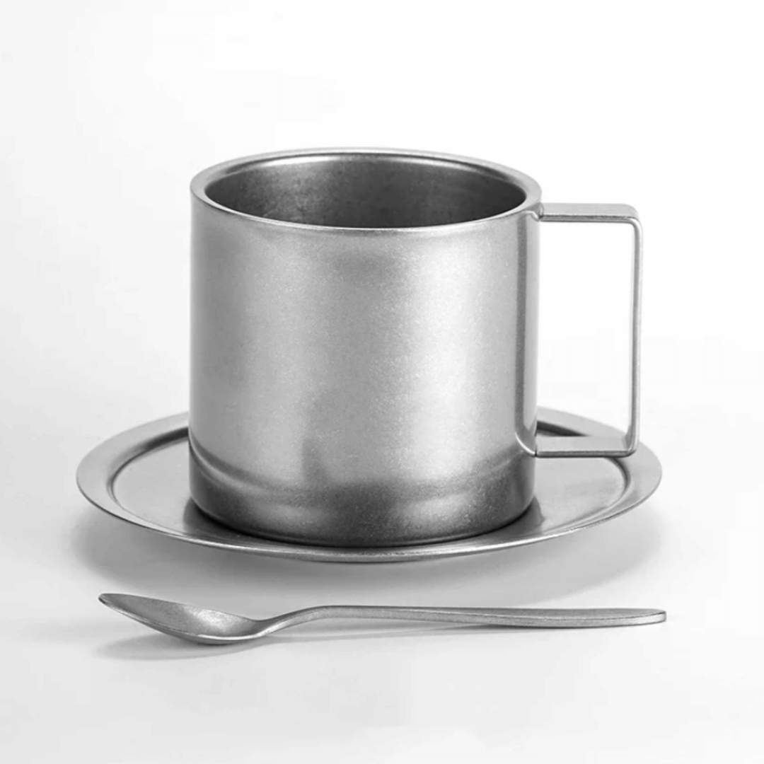 Retro Stainless Steel Coffee Mug Set with Saucer and Spoon – Double-Walled Insulated Design for Stylish Coffee Moments