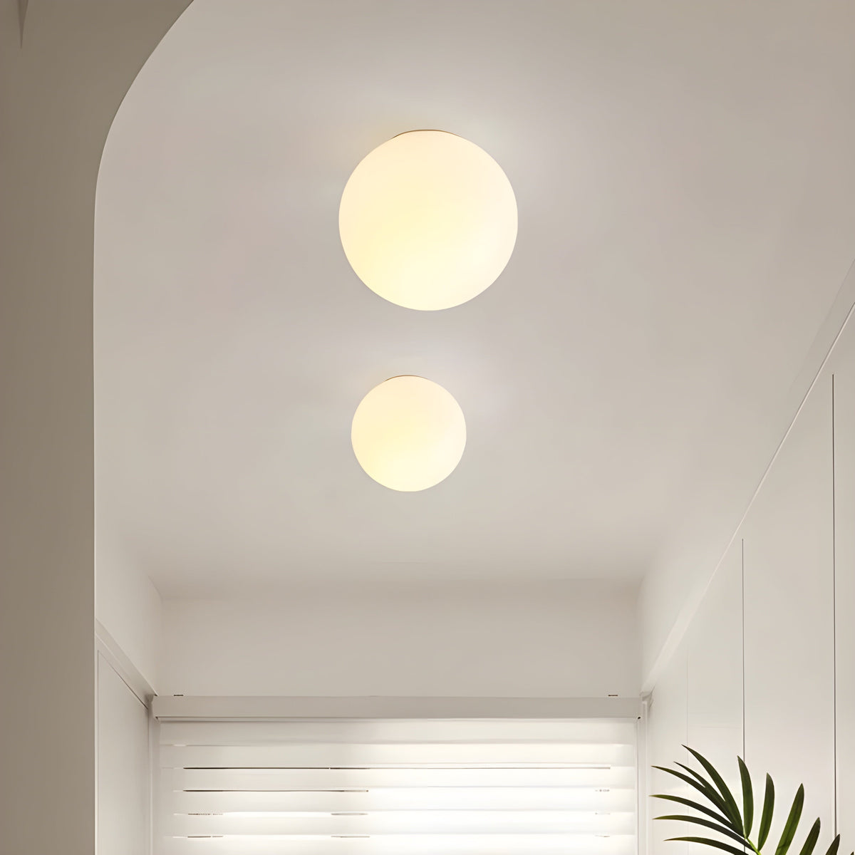 Spherical Sconce with Matte-Finish Shade for Mid-Size Rooms – E27 Socket – Modern Minimal Design for Bedrooms, Entryways & Lounges