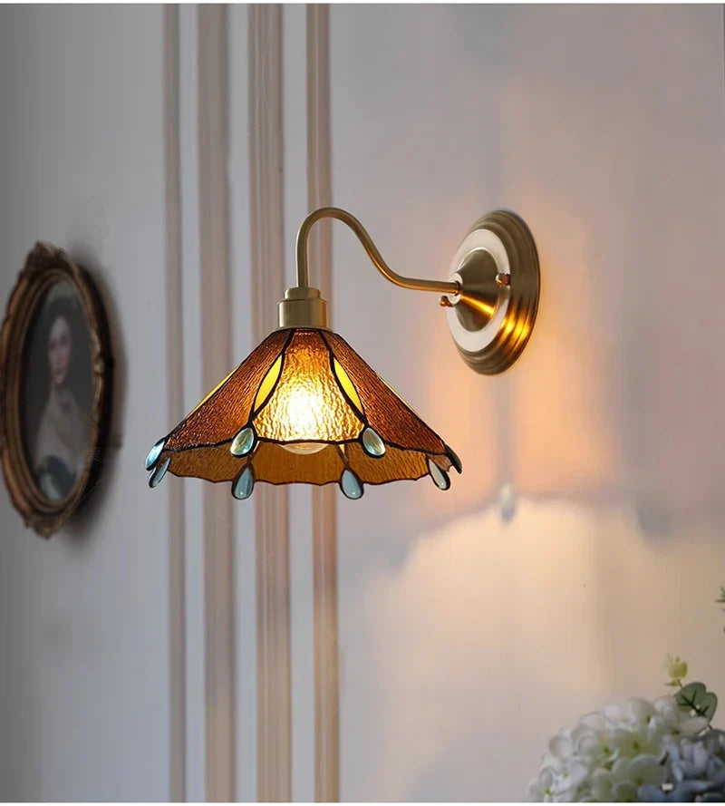 Tiffany-Style Glass Sconce with Curved Copper Arm E27 Socket 11 in x 8 in Bedroom Hallway Accent Light for Living Room Study Bathroom