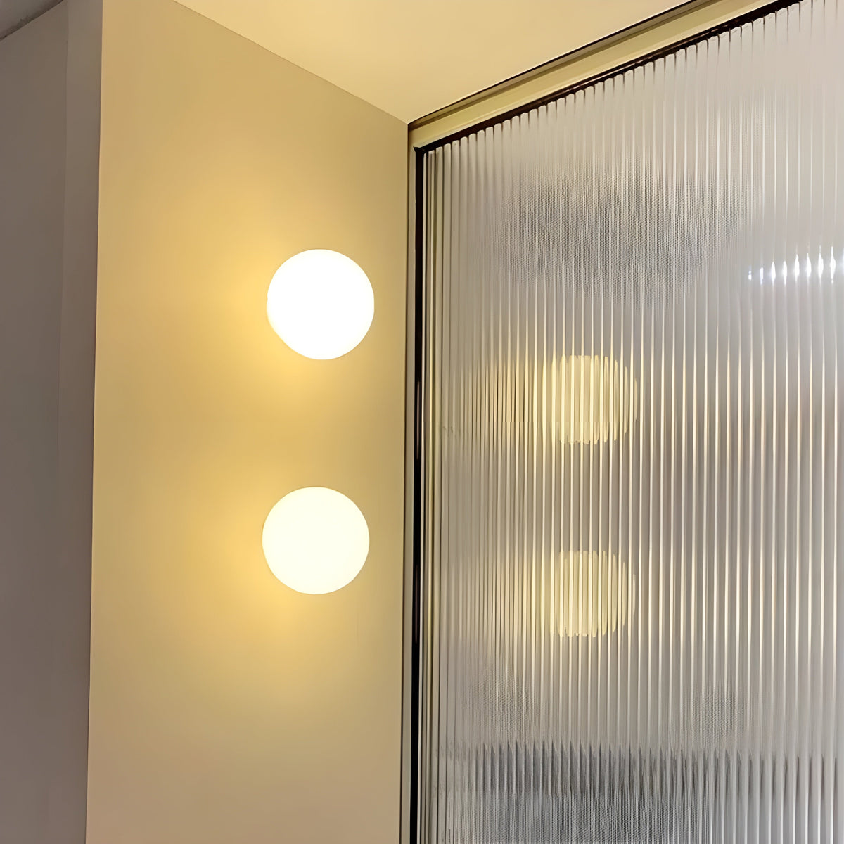 Spherical Sconce with Matte-Finish Shade for Mid-Size Rooms – E27 Socket – Modern Minimal Design for Bedrooms, Entryways & Lounges