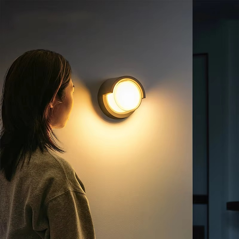 Motion Sensor Outdoor Wall Light – Modern Aluminum LED Sconce for Porch, Patio & Entryway – Round or Square – Weatherproof IP65