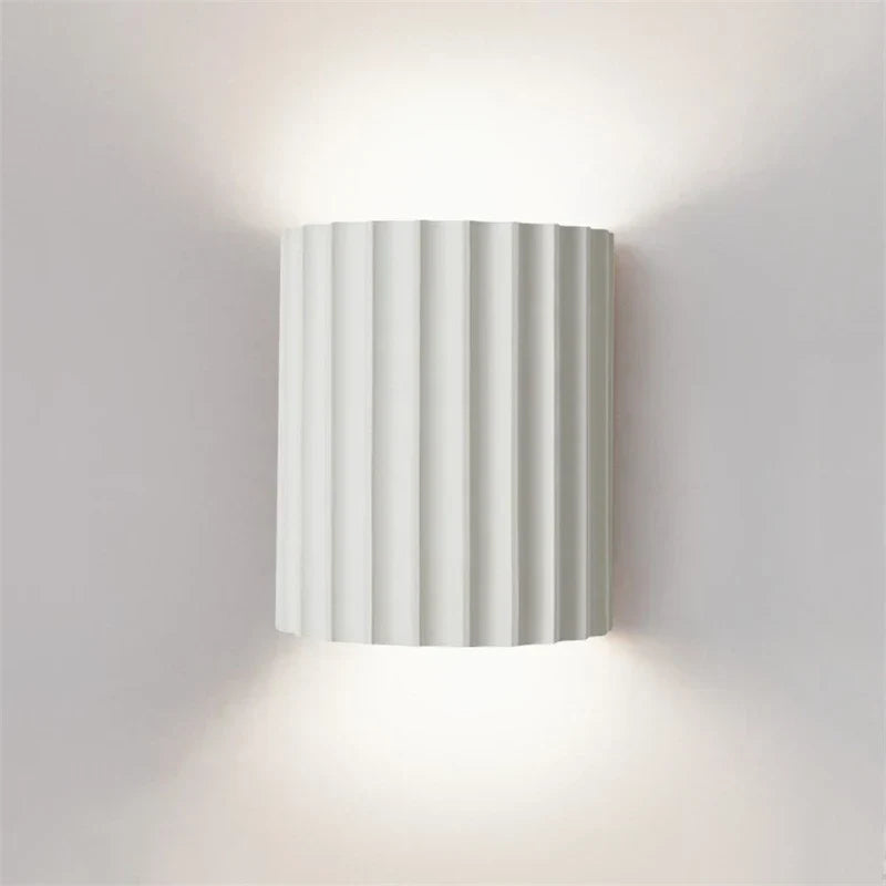 Textured Resin Wall Sconce with Upward & Downward Glow – Modern Ribbed Design for Bedroom, Living Room, Hallway – E27 Socket