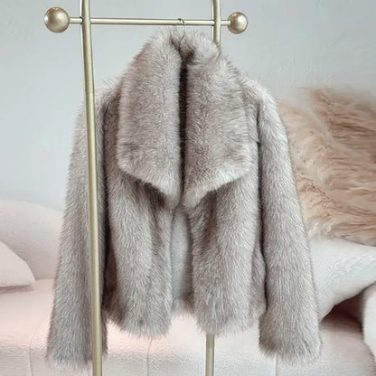 Short Women's Jacket in Faux Fur – Chic Winter Coat for Casual and Semi-Formal Wear