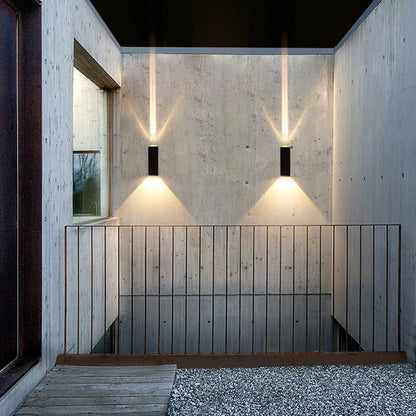 Dual-Beam Aluminum LED Wall Light for Indoor & Outdoor Use – Black Fixture with Warm, Cool, or Neutral Light