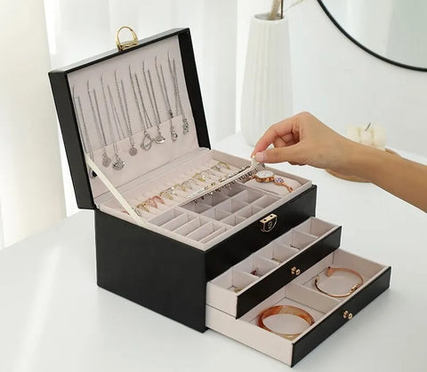 JEWELYN – Elegant Jewelry Organizer for Stylish Storage and Travel
