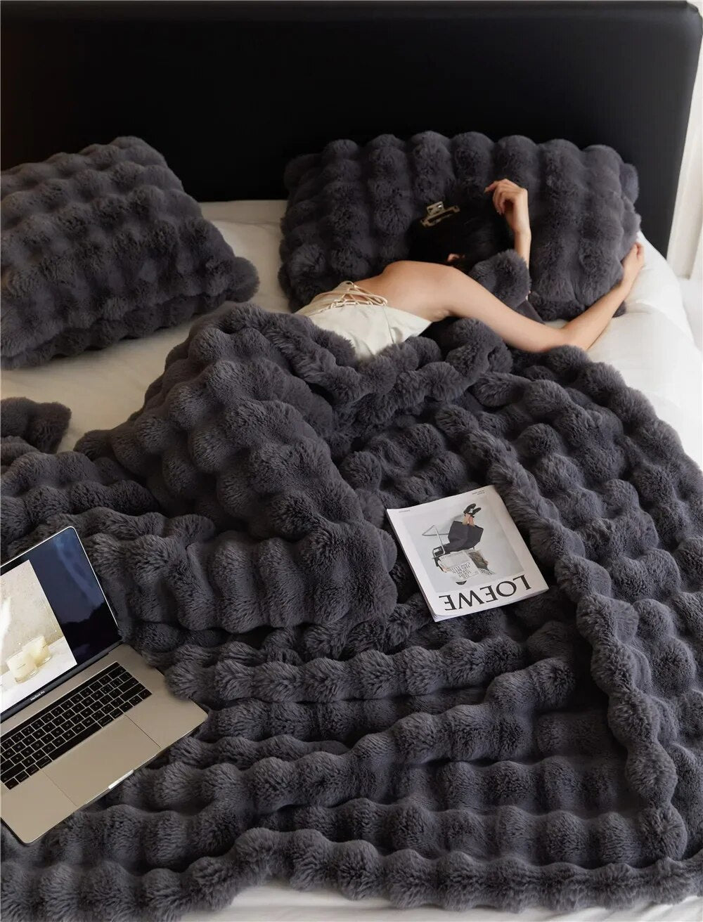 SnugWrap | Luxury Plush Blanket with Ultra-Soft Fleece | All-Season Comfort for Cozy Evenings