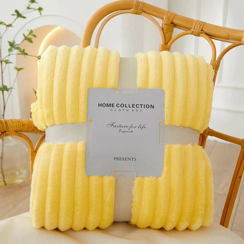 StripeWarm | Wide Flannel Fleece Blanket with Ultra-Soft Texture | Cozy Design for Autumn and Winter Comfort