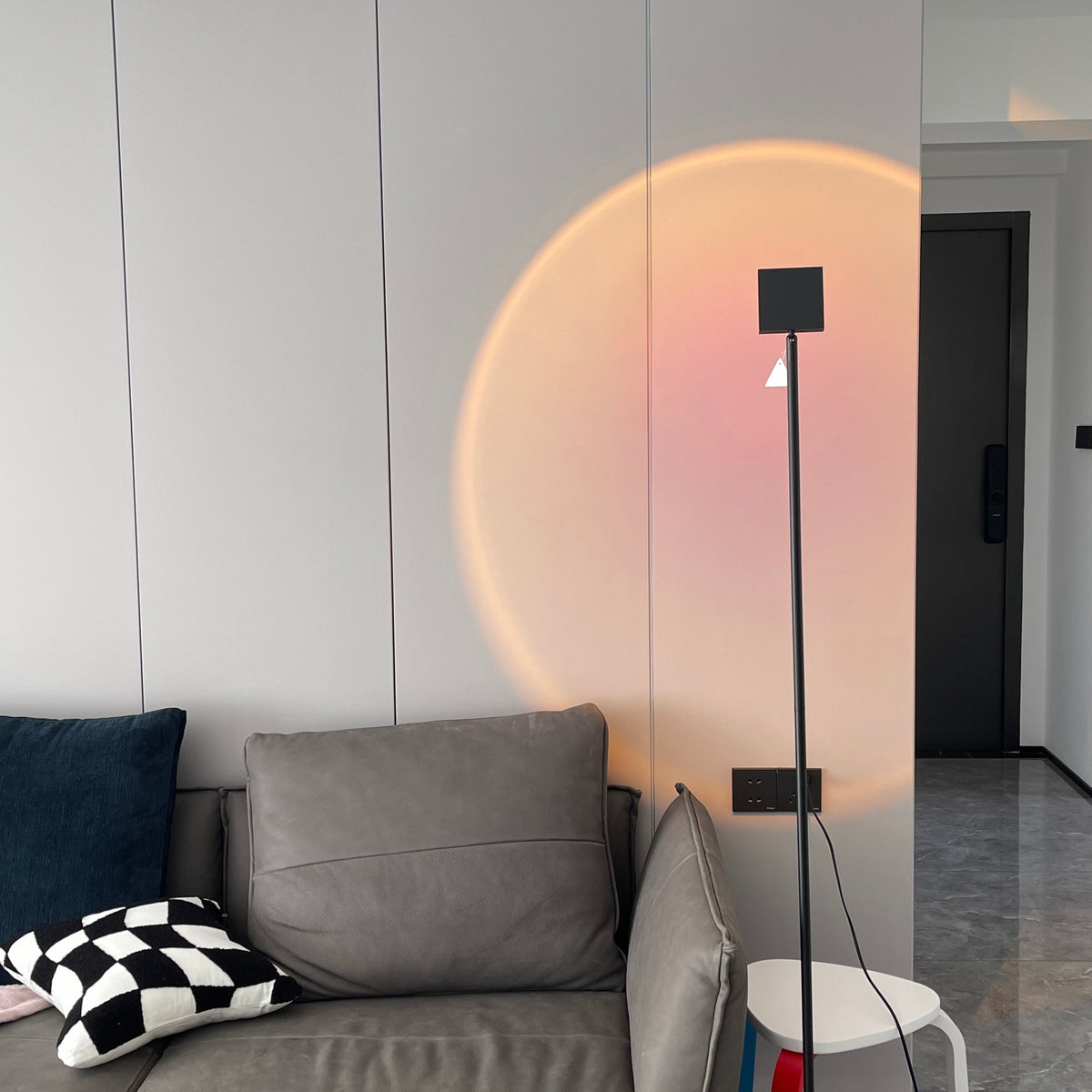 Sunset Red Halo Circle Floor Lamp with Adjustable Color Temperature for Living Room & Studio Ambiance | Modern Minimalist Gradient Light