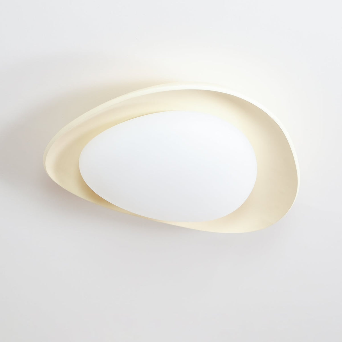 Organic Resin LED Flush Mount Light Green Beige for Bedroom Living Room Dining Room Modern Overhead Lighting Nature-Inspired