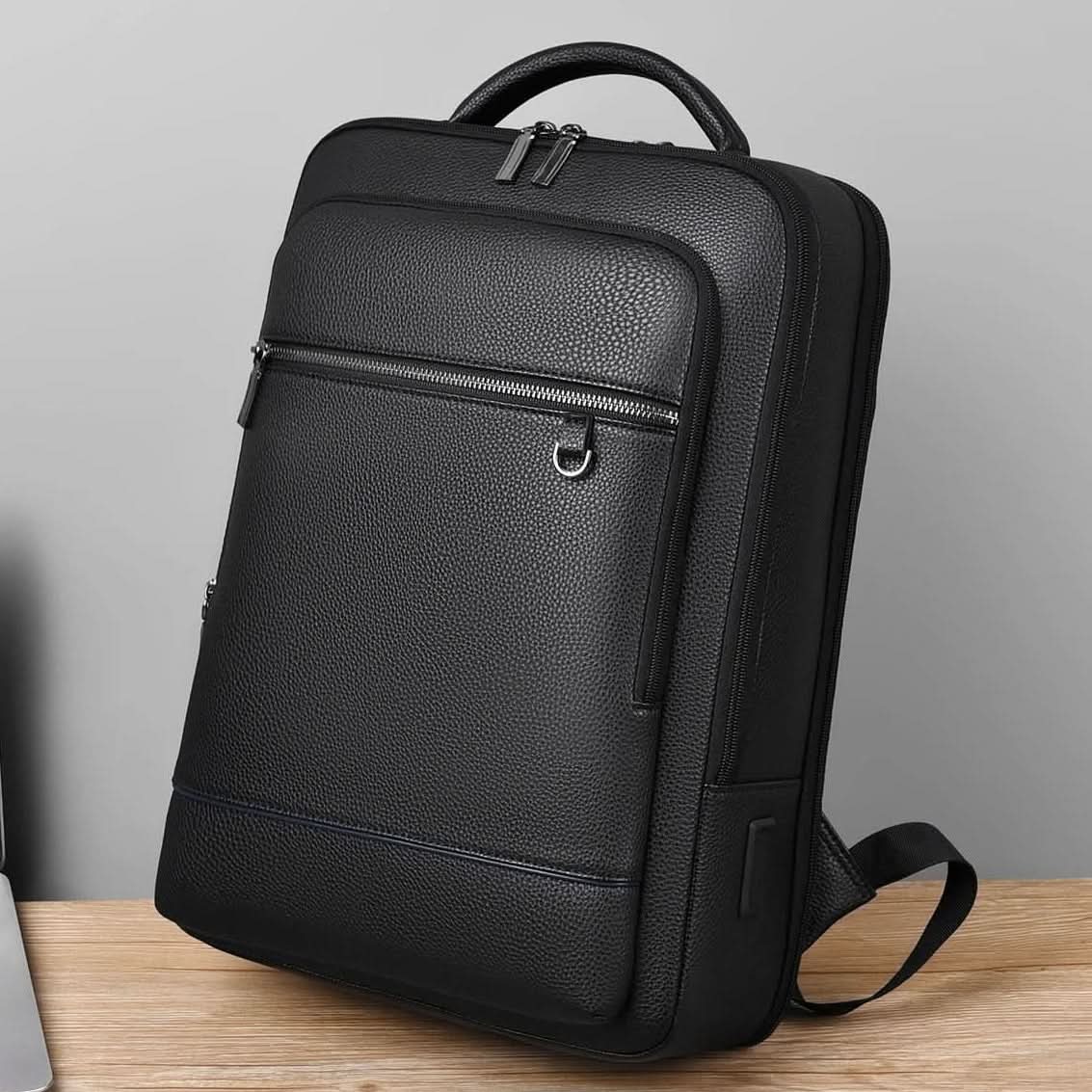 TECHPACK – Intelligent USB Backpack for Work and Everyday Travel