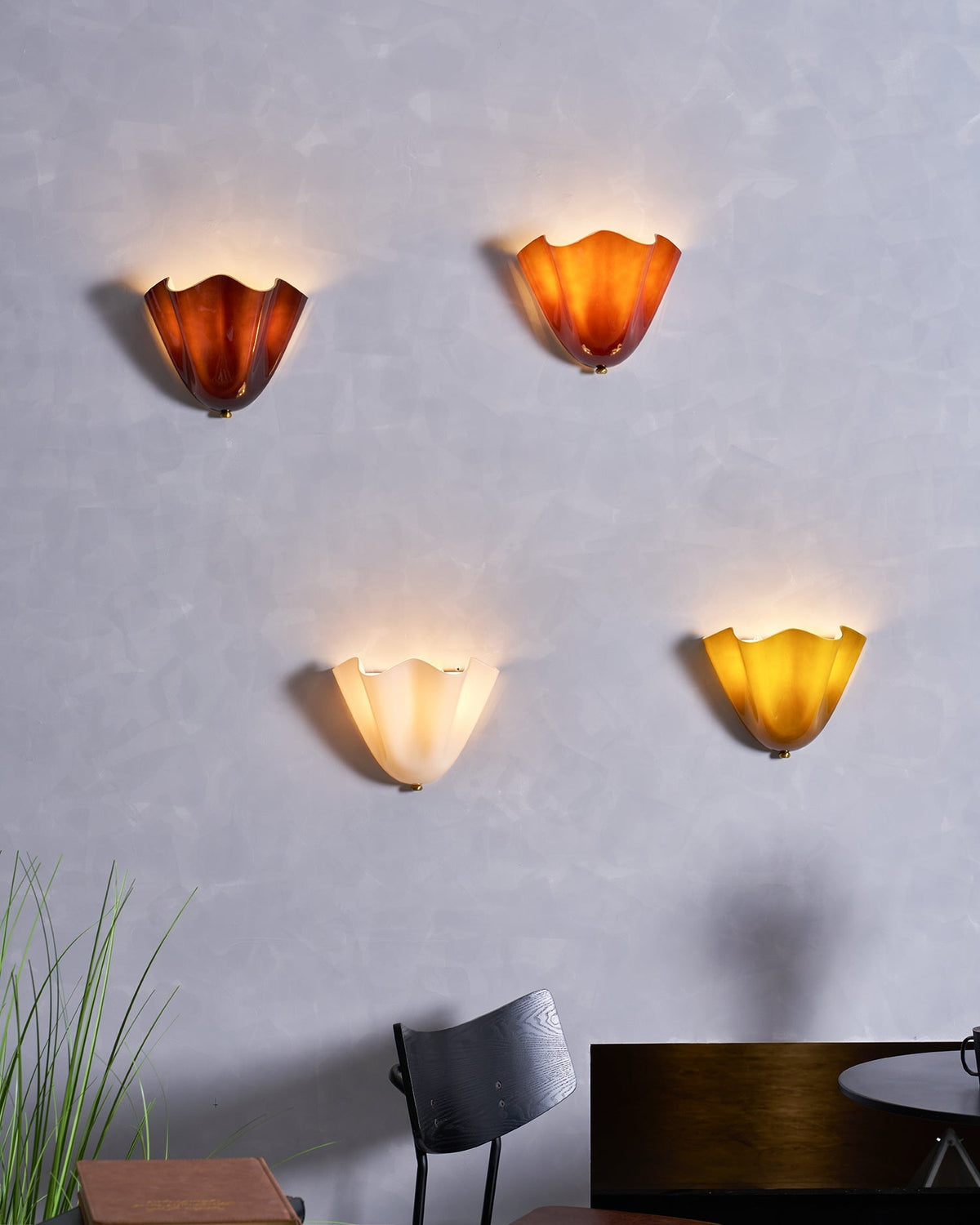 Hand-Blown Glass Wall Sconce 11 in Wide Petal Shade Lighting Fixture Bedroom Hallway Ambient Light E26 Base 110-120V Dual Bulb Decorative Mo