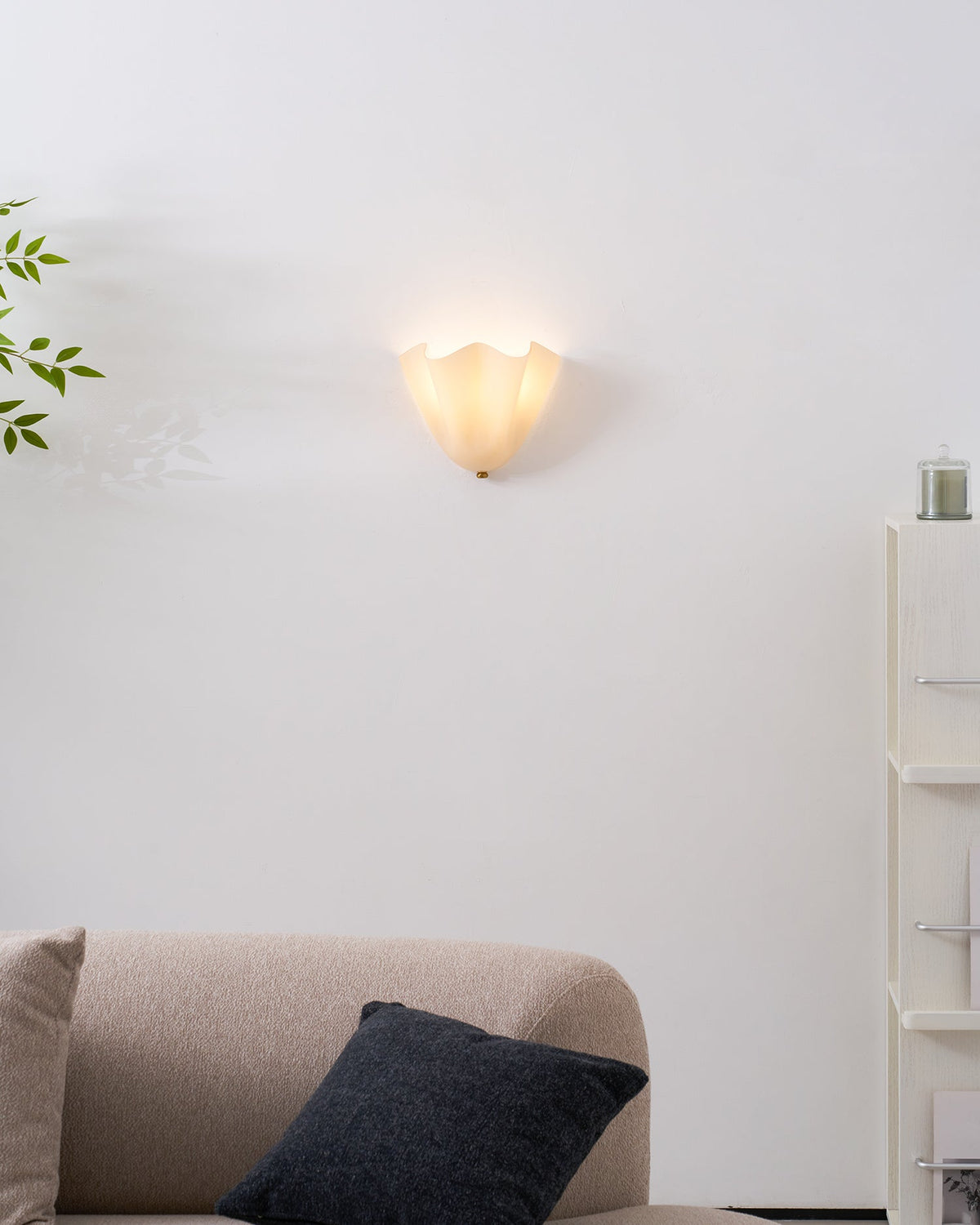 Indoor Sconce with Sculptural Glass Shade in Warm Tones – Metal Frame LED-Compatible – Wall-Mounted Accent for Bedrooms Hallways Living Spac