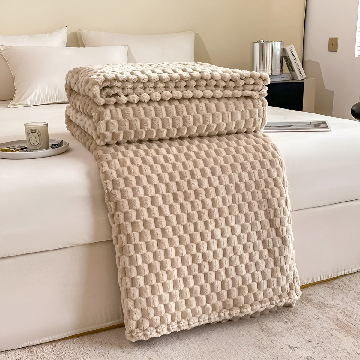 Plush Microfiber Throw Blanket for Couch and Bed – Ultra Soft Fleece Layer for Living Room, Bedroom, and Outdoor Use