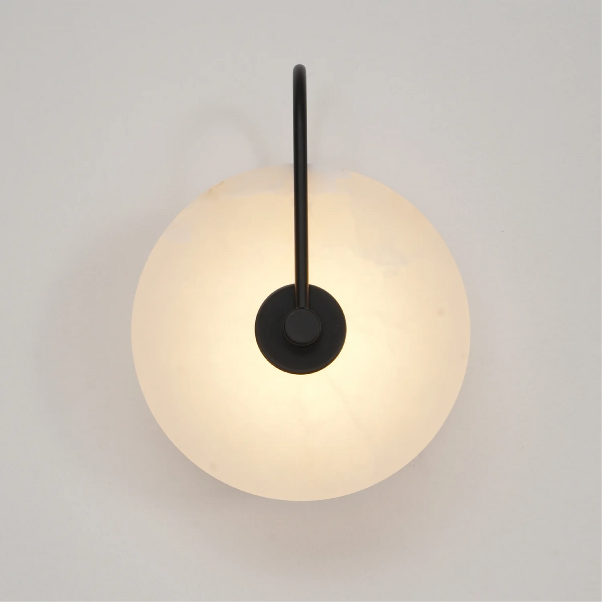 Natural Alabaster LED Wall Sconce – Stone Circle Light with Black or Gold Frame – Warm Glow Accent Lamp for Bedroom Hallway Living Room