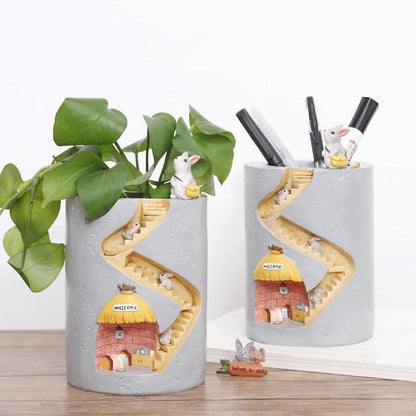 Pet Confidential Residence Planter Pot