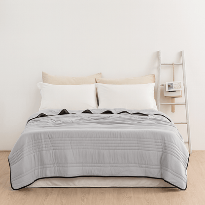 Temperature-Regulating Throw Blanket for Hot Sleepers – Soft Polyester Moisture-Wicking Bedding for Year-Round Comfort in Bedroom, Guest Roo