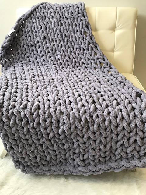 Heavy Cable-Knit Throw Blanket in Soft Chenille Yarn for Sofa, Bed & Living Room – Plush Oversized Knitted Accent Throw