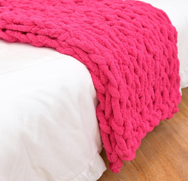 Heavy Cable-Knit Throw Blanket in Soft Chenille Yarn for Sofa, Bed & Living Room – Plush Oversized Knitted Accent Throw