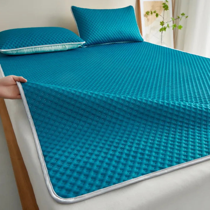 Foldable Cooling Sleep Mat for Summer – Breathable Waffle Texture Bed Pad with Soft Touch Surface – Portable Bedding Topper for Hot Weather