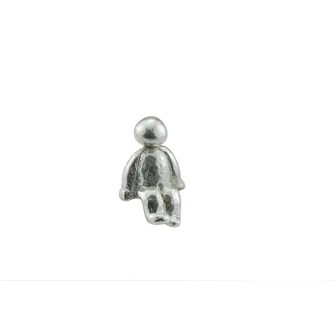 Metal Canine Figurine Silver Glossy Finish Shelf Accent Home Décor Minimalist Interior Piece Bookcase Display Ornament Animal Sculpture Cont