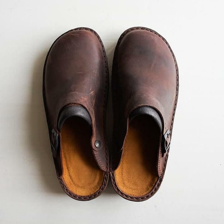 Leather-Effect Slip-On Clogs for Men & Women – Cushioned Footbed, Lightweight Design, Casual Everyday Shoes for Indoor & Outdoor Wear