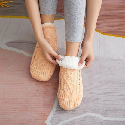 Fleece-Lined Gripper Socks with Silicone Traction for Women & Men – Cozy House Slippers for Cold Floors, Hospital, Yoga & Everyday Wear