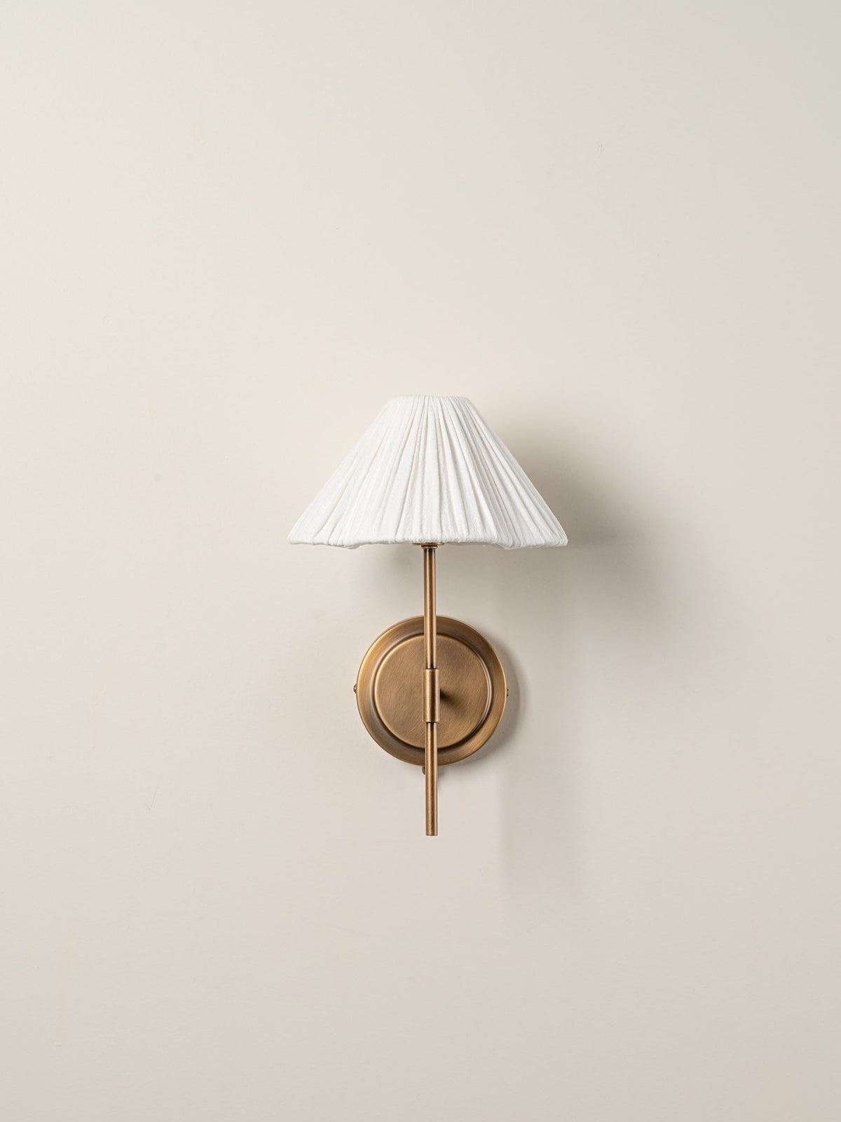 Fabric Sconce with Scalloped Shade G9 Socket 8.5 Inch Gold Metal Fixture Bedside Wall Fixture Modern Entryway Accent Lighting for Apartment