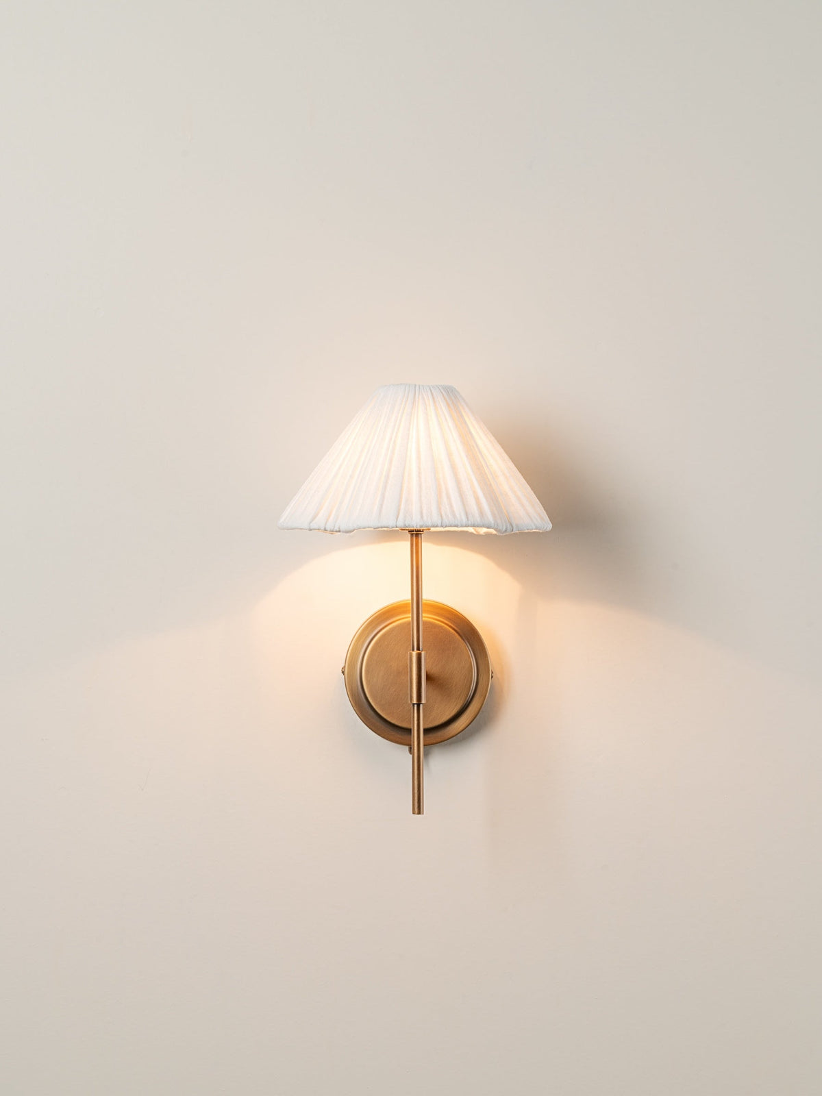 Fabric Sconce with Scalloped Shade G9 Socket 8.5 Inch Gold Metal Fixture Bedside Wall Fixture Modern Entryway Accent Lighting for Apartment