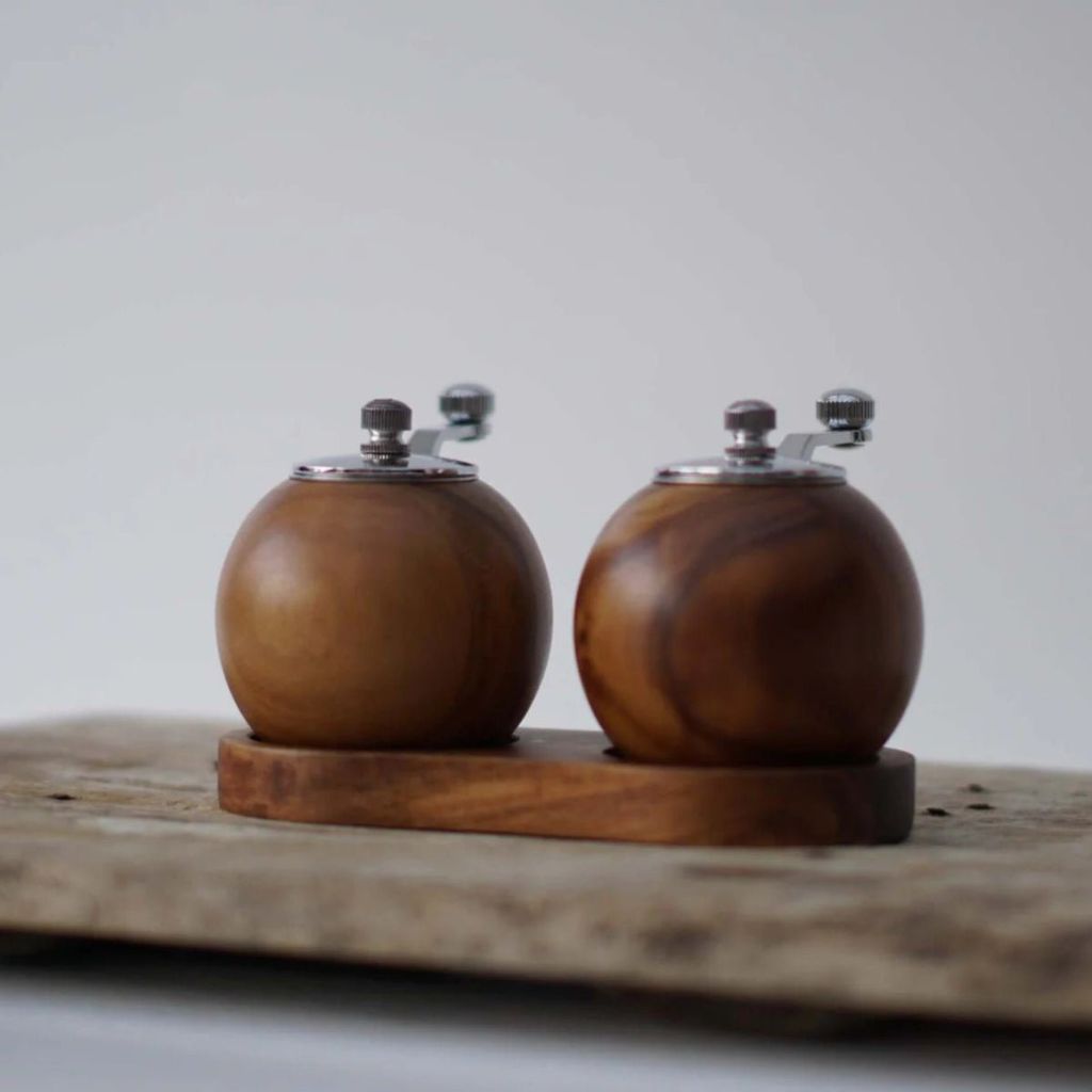 Wood Salt & Pepper Grinder Set with Stand Hand-Crank Mills for Kitchen Table Dining Countertop Seasoning Display