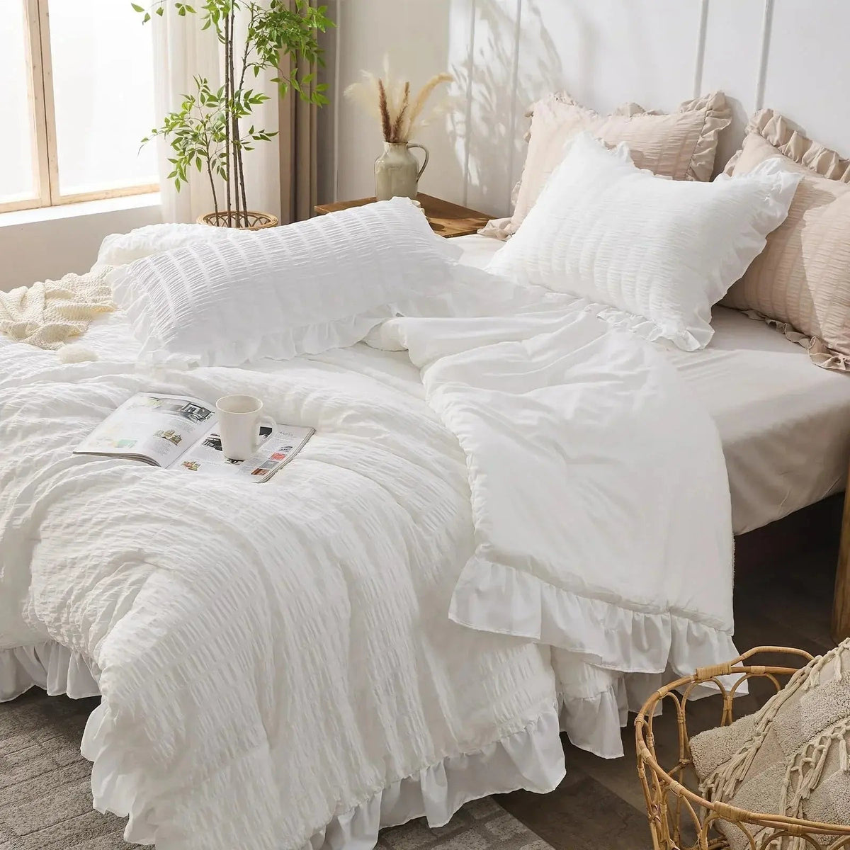 Textured Seersucker Duvet Cover Set with Lace Trim | 3-Piece Wrinkle-Free Bedding with Pillowcases | Lightweight Breathable Comforter