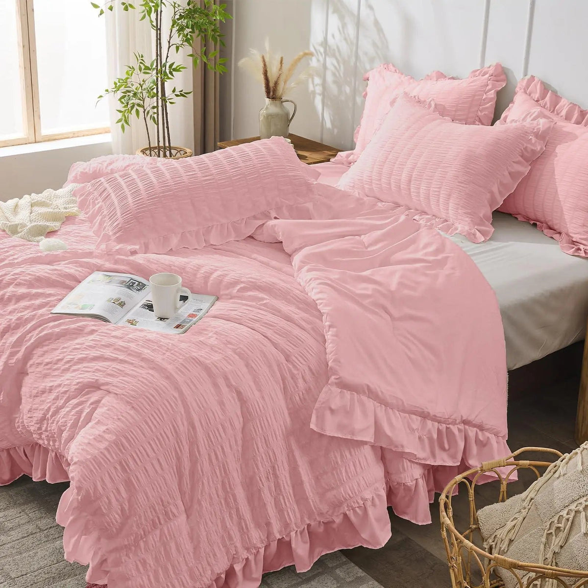Textured Seersucker Duvet Cover Set with Lace Trim | 3-Piece Wrinkle-Free Bedding with Pillowcases | Lightweight Breathable Comforter