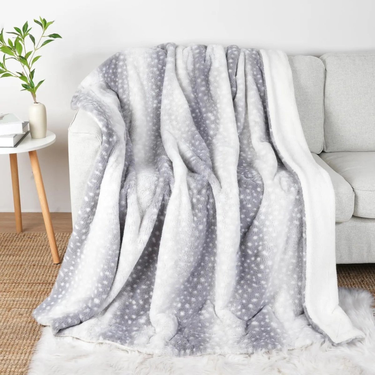 Reversible Faux Fur Throw Blanket with Woodland Deer Print – Double-Sided Plush for Couch, Bed & Living Room